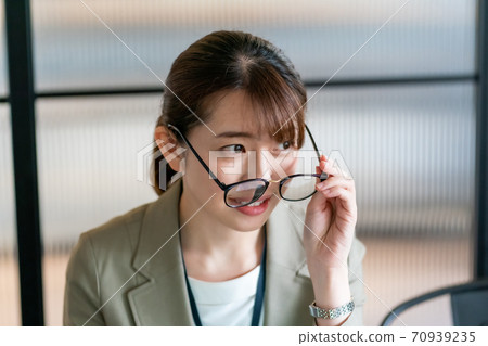 眼睛壓力 70939235