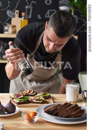 Chef cooking sandwiches Chef cooking sandwiches 70939983