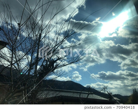 Autumn sky Light and shadow production 70940418
