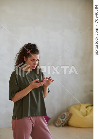 Dancer using her phone 70940594