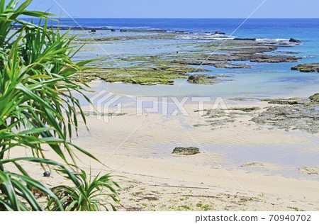 Pleasant sea 70940702