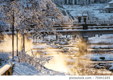 Winter scenery of Misasa Onsen 70941895
