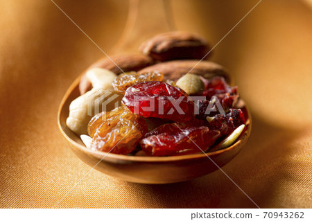 Dried fruits and nuts Dried fruits and nuts 70943262