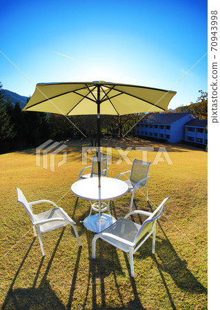 A resort of peace 70943998