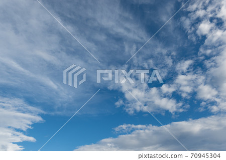 Blue sky sky background background material 70945304