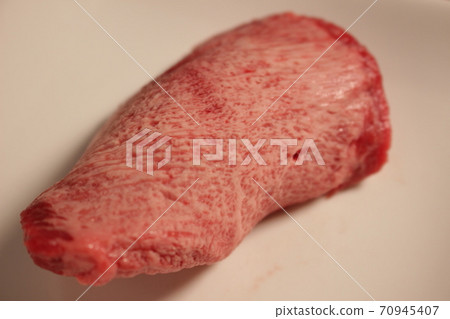 來自美國的烤肉厚牛肉舌片 70945407