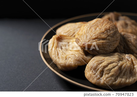 Dried fig Dried fig 70947823