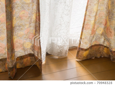 lace curtains 70948328