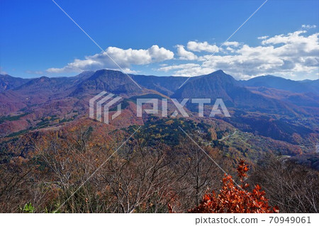 The ridgeline of Mt. Naeba and Mt. Saburu from the head of Akakura 70949061