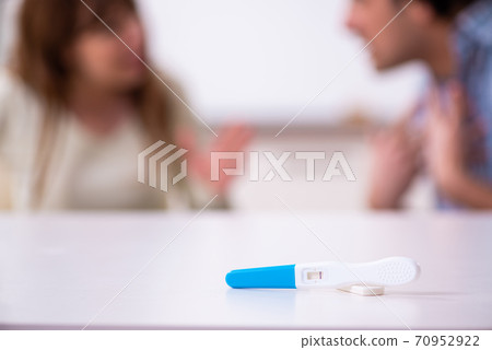 Young couple in unexpected pregnancy concept at home 70952922