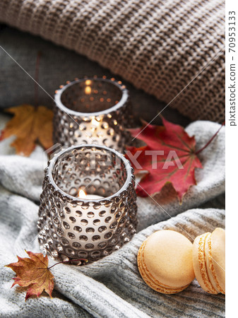 Knitted sweaters and candles 70953133