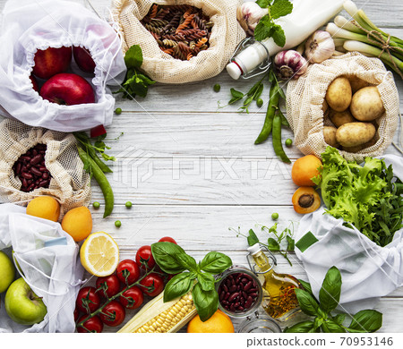 Zero waste shopping  concept 70953146