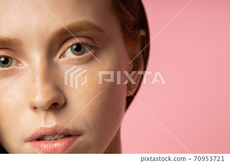 Beautiful spa woman with perfect fresh freckled skin 70953721