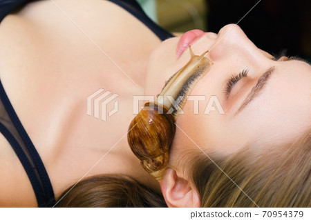 Caring for the skin of the face of the big snails Akhatina. Caring for the skin of the face of the big snails Akhatina. 70954379