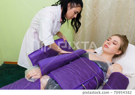 Weight loss and treatment of varicose with press therapy. Weight loss and treatment of varicose with press therapy. 70954382