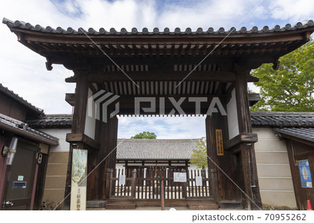 South Gate of Shin-Yakushiji Temple 70955262