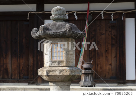 Hexagonal lantern at Shin-Yakushiji Temple 70955265