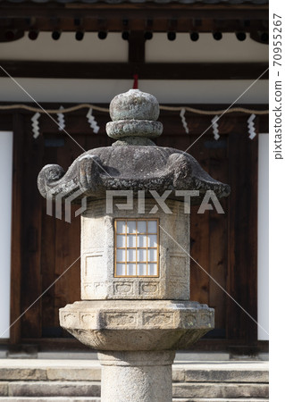 Hexagonal lantern at Shin-Yakushiji Temple 70955267