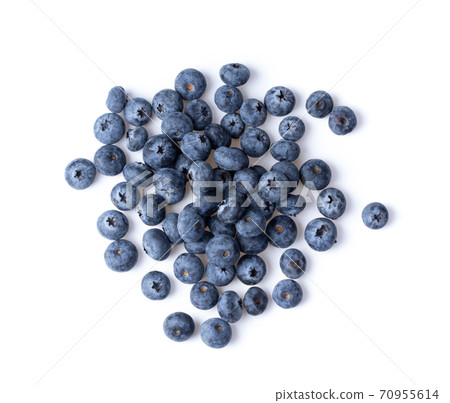 blueberries isolated on white background 70955614
