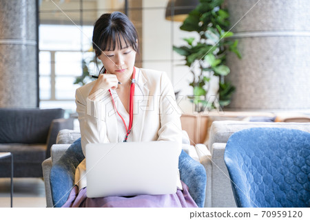 Business scene female Business scene female 70959120