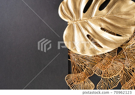 Golden tropial leaves 70962123