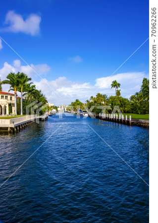 Luxury mansion in exclusive part of Fort Lauderdale Luxury mansion in exclusive part of Fort Lauderdale 70962266