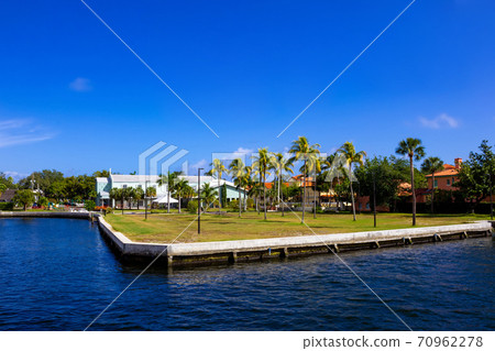 Luxury mansion in exclusive part of Fort Lauderdale Luxury mansion in exclusive part of Fort Lauderdale 70962278