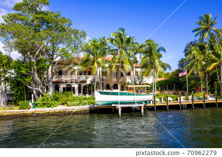 Luxury mansion in exclusive part of Fort Lauderdale 70962279