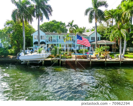 Luxury mansion in exclusive part of Fort Lauderdale Luxury mansion in exclusive part of Fort Lauderdale 70962294