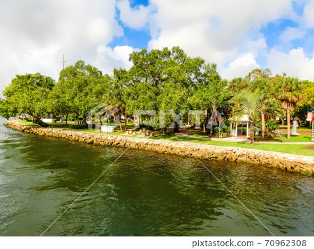 Luxury mansion in exclusive part of Fort Lauderdale Luxury mansion in exclusive part of Fort Lauderdale 70962308