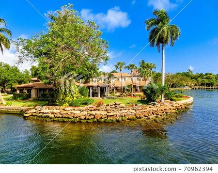 Luxury mansion in exclusive part of Fort Lauderdale Luxury mansion in exclusive part of Fort Lauderdale 70962394