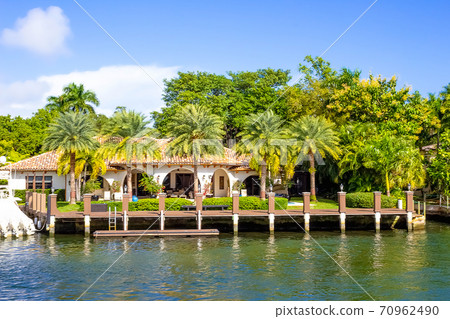 Luxury mansion in exclusive part of Fort Lauderdale Luxury mansion in exclusive part of Fort Lauderdale 70962490
