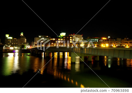 Illuminated Matsue Ohashi Bridge and Matsue Shinjiko Onsen Town Night View ... Matsue City, Shimane Prefecture (Sunny) Illuminated Matsue Ohashi Bridge and Matsue Shinjiko Onsen Town Night View ... Matsue City, Shimane Prefecture (Sunny) 70963898
