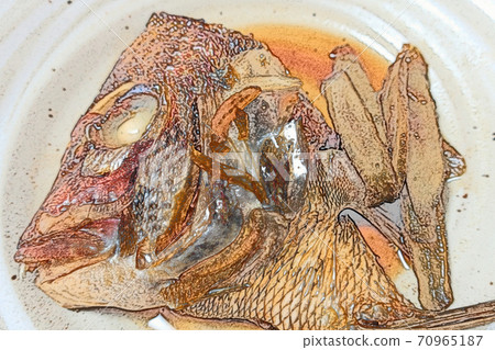 它看起來不太好,但它既樸實又樸素,來自明石的自製“自然鯛魚煮”。 它看起來不太好,但它既樸實又樸素,來自明石的自製“自然鯛魚煮”。 70965187