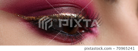 Long eyelashes and smokey Long eyelashes and smokey 70965241