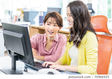 Subordinates receiving advice from their boss in the office Subordinates receiving advice from their boss in the office 70966935