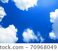 藍天和雲彩 70968049