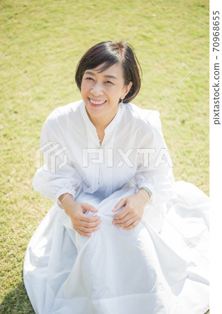 A refreshing middle-aged senior woman enjoying Yokohama Yamashita Park 70968655