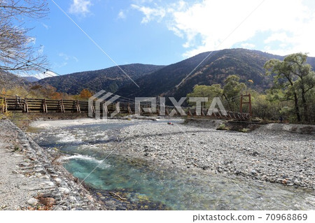 Autumn leaves of Kamikochi Autumn leaves of Kamikochi 70968869