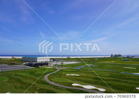 從地震遺蹟的屋頂看到的重建工作後的風景,氣仙沼市波導區 從地震遺蹟的屋頂看到的重建工作後的風景,氣仙沼市波導區 70969378
