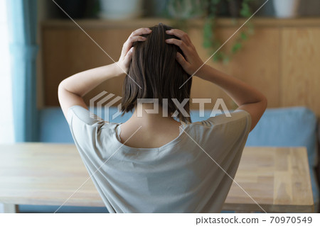 Woman     70970549