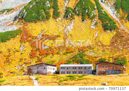 《Toyama Prefecture》 Murodo / Tateyama Kurobe Alpine Route during the peak of autumn colors 《Toyama Prefecture》 Murodo / Tateyama Kurobe Alpine Route during the peak of autumn colors 70971137