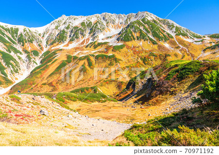 《Toyama Prefecture》 Murodo / Tateyama Kurobe Alpine Route during the peak of autumn colors 70971192