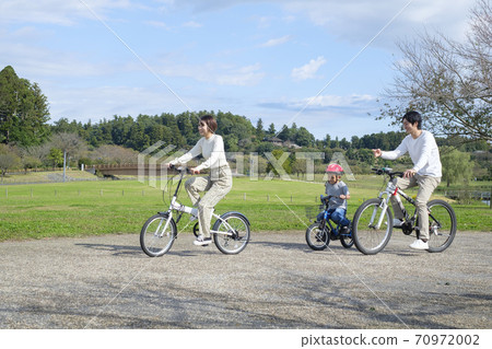 Family biking in the park Family biking in the park 70972002