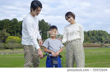 Family image playing in the park Family image playing in the park 70972604