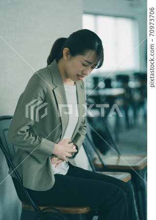 面試前：腹痛 70973706