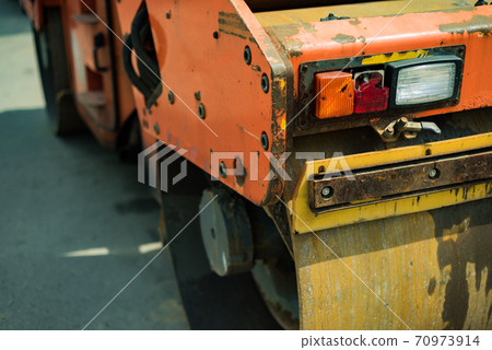 Asphalt rolling machine. Asphalt rolling machine. 70973914