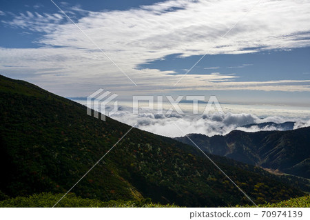 Autumn leaves of Hakusan 70974139