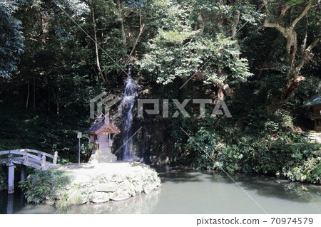 Kitajima Kokuzokan Waterfall 70974579