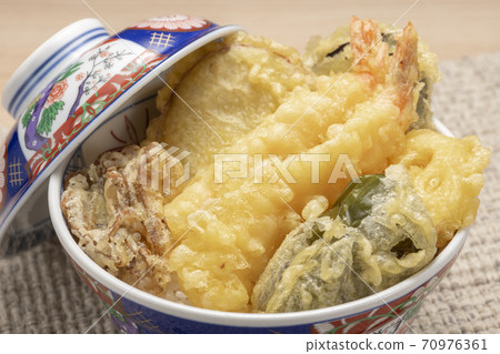 Tendon (shrimp, pumpkin, eggplant, peppers, maitake mushroom, lotus root, sweet potato) 70976361